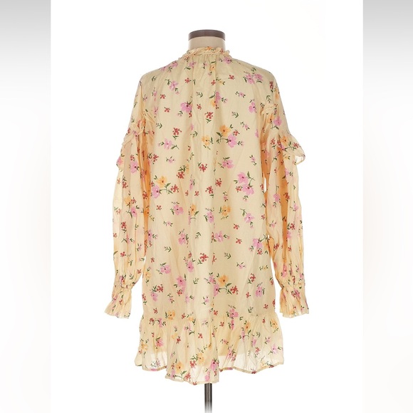 & other stories Los Angeles Floral Ruffle Voluminous Dress in Cream - Picture 3 of 3